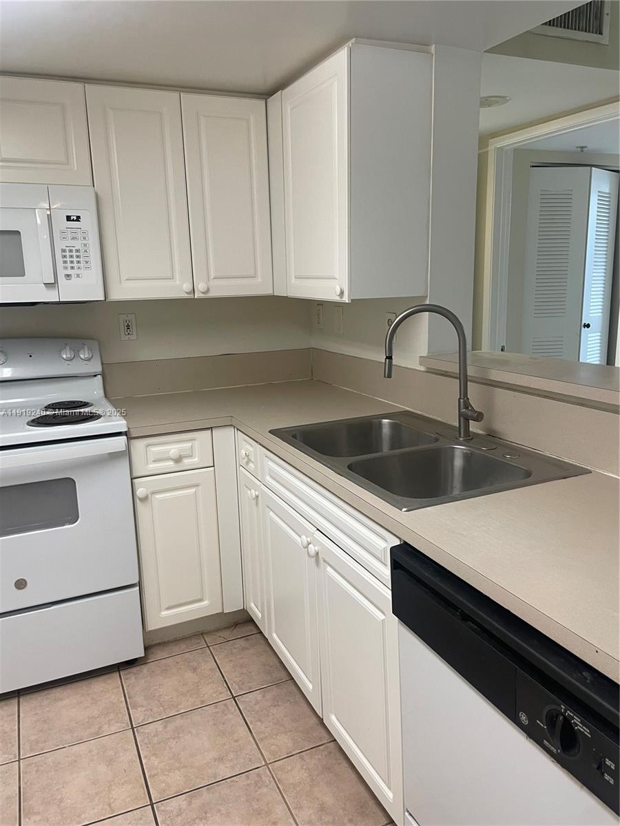 LAS OLAS BY THE RIVER CON - Residential