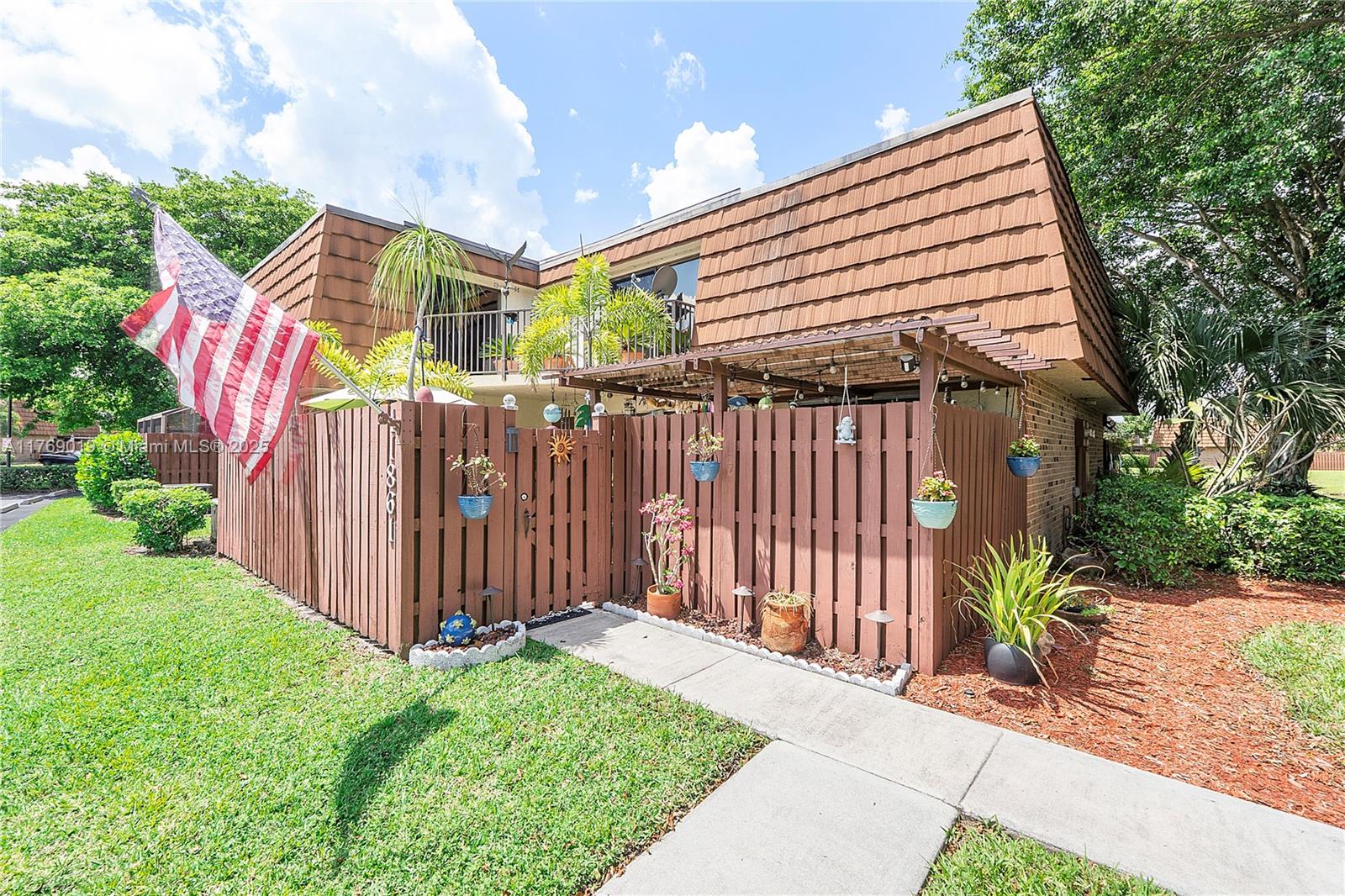 11861 Sw 13th Ct, Davie, Broward County, Florida - 3 Bedrooms  
3 Bathrooms - 