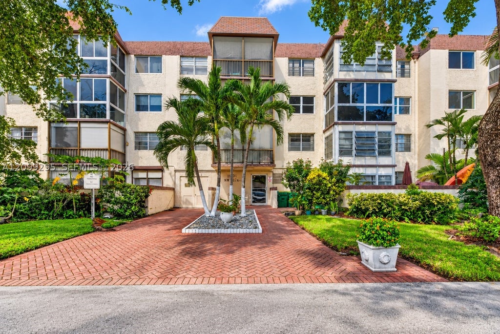 Photo of 1681 NW 70th Ave #309, Plantation, FL 33313 (MLS # A12099295)