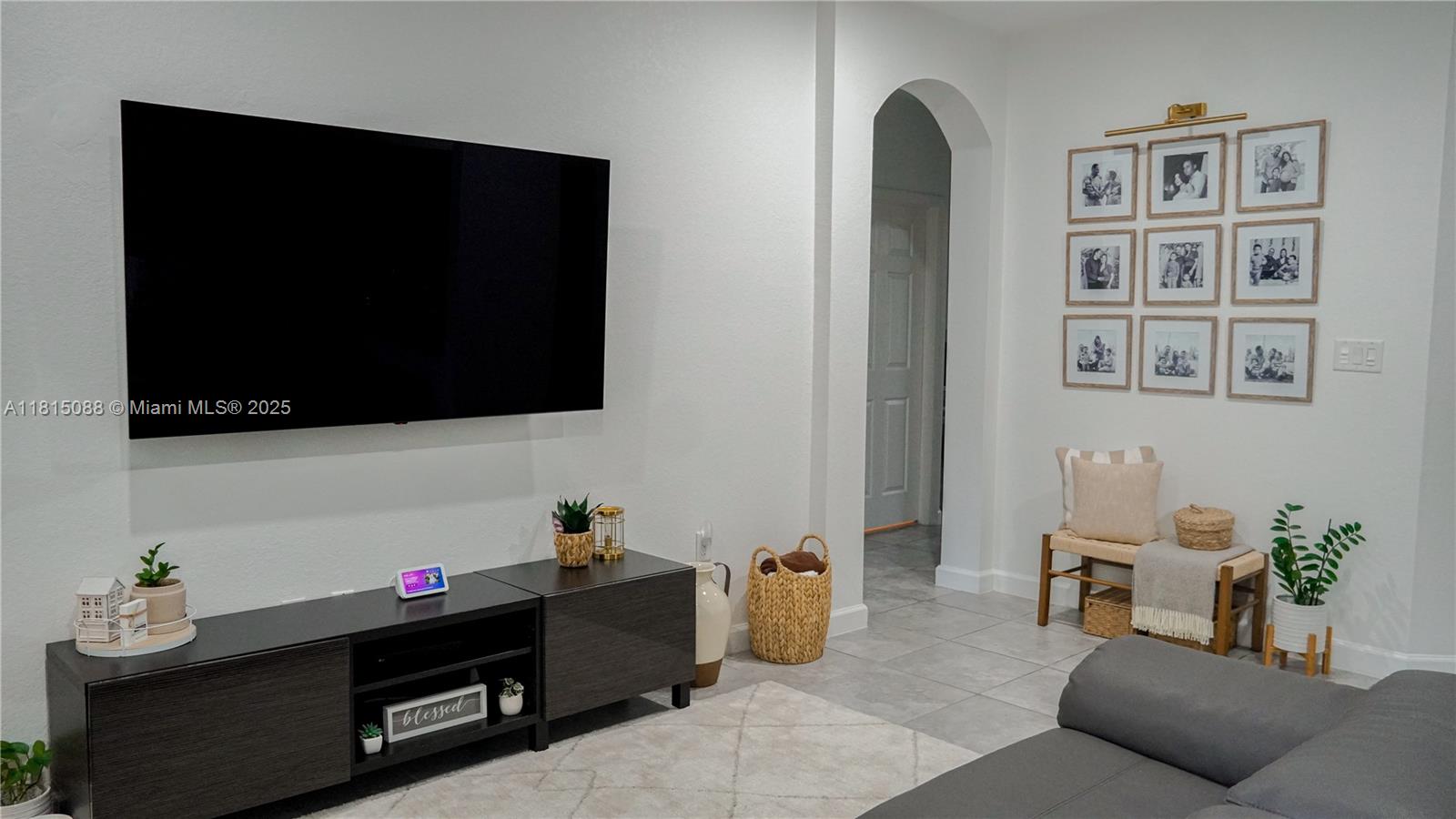 Rental Property at 134 Se 28th Ter 10, Homestead, Miami-Dade County, Florida - Bedrooms: 3 
Bathrooms: 2  - $2,450 MO.