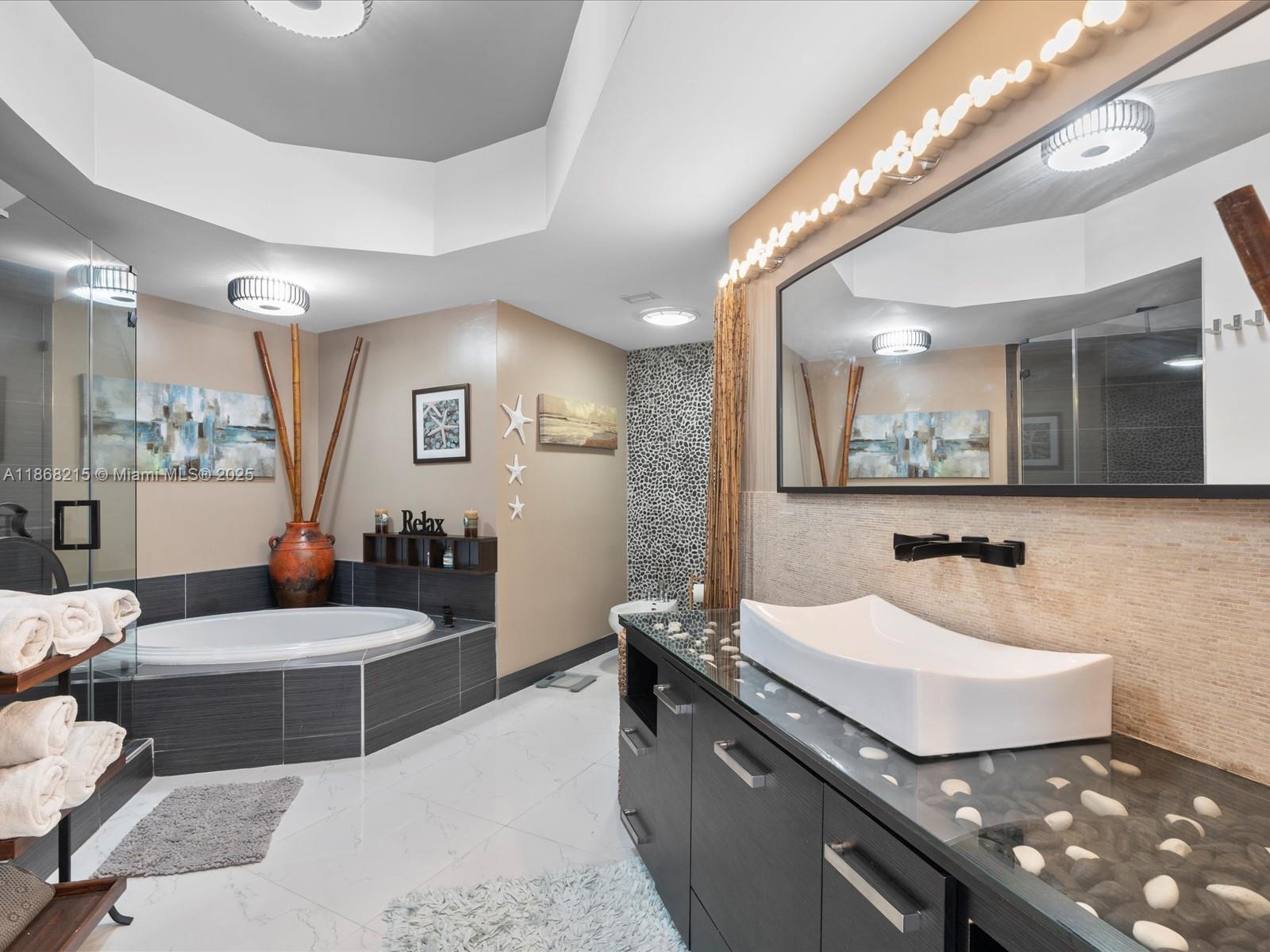 RENAISSANCE ON THE OCEAN - Residential