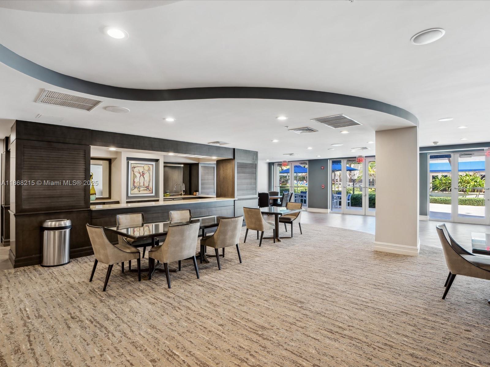 RENAISSANCE ON THE OCEAN - Residential