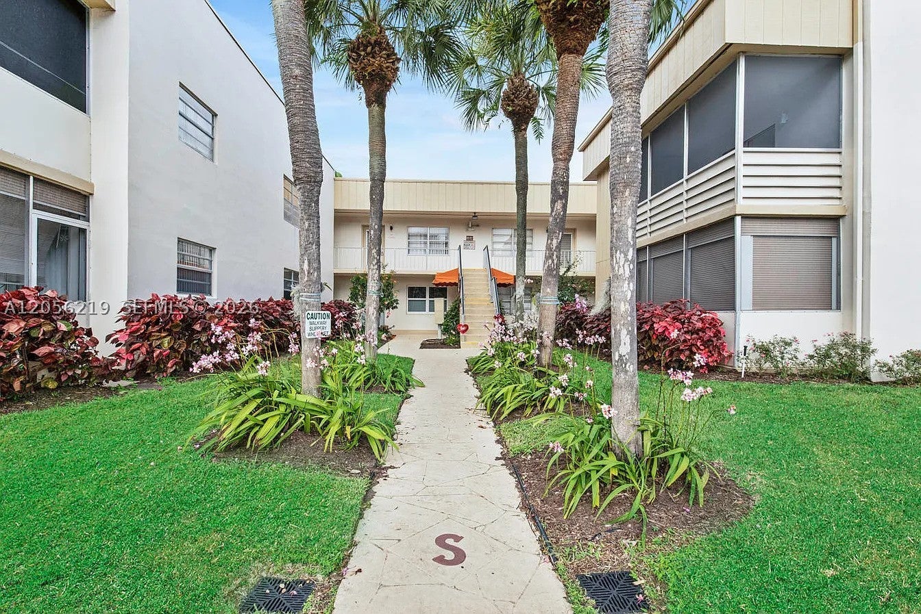 899 S Normandy 899, Delray Beach FL 33484