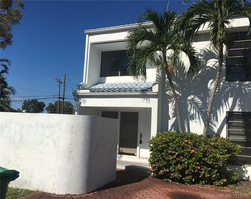 Great Townhouse located in the heart of Kendall.  By Kendall Dr and 112 Ave. Close to hospitals, shopping and entertainment.  Large and cozy two story townhouse.  Great backyard, feels like a single home.
Do not miss the opportunity to own this property, great price!!