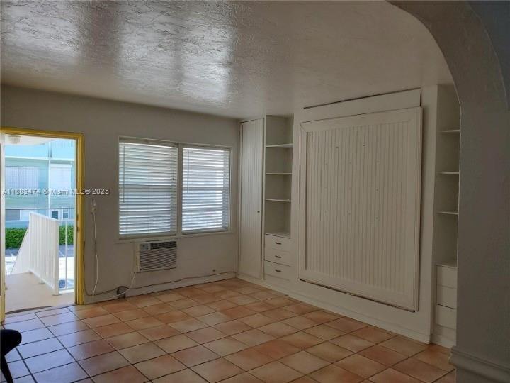 WHITEHOUSE CONDO - Residential