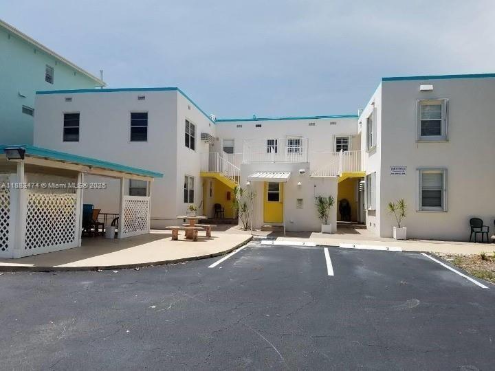 WHITEHOUSE CONDO - Residential