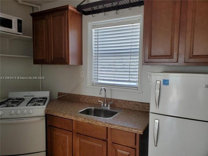WHITEHOUSE CONDO - Residential
