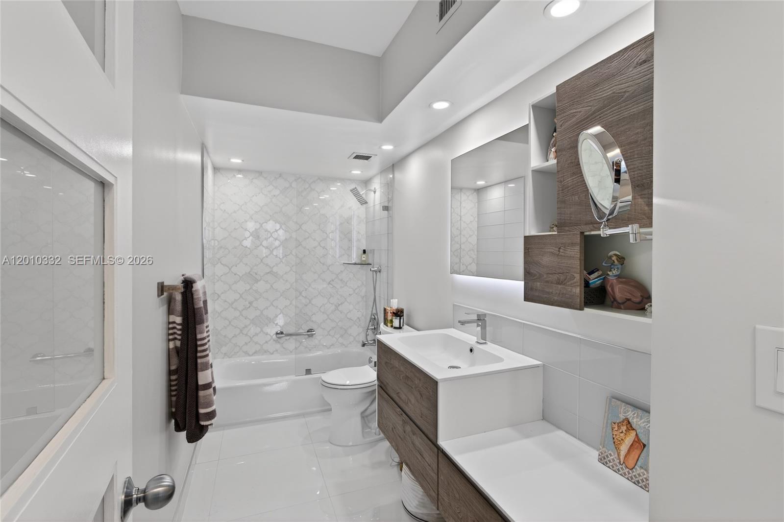 HEMISPHERES CONDO - Residential