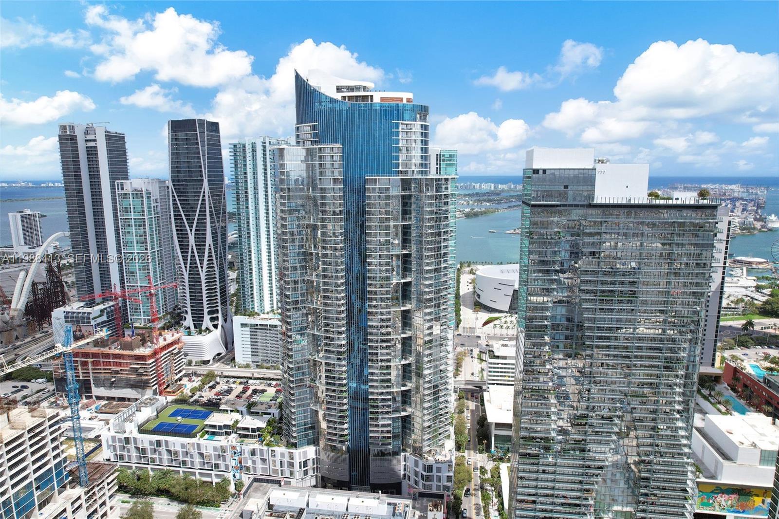 PARAMOUNT MIAMI WORLDCENT - Residential Lease