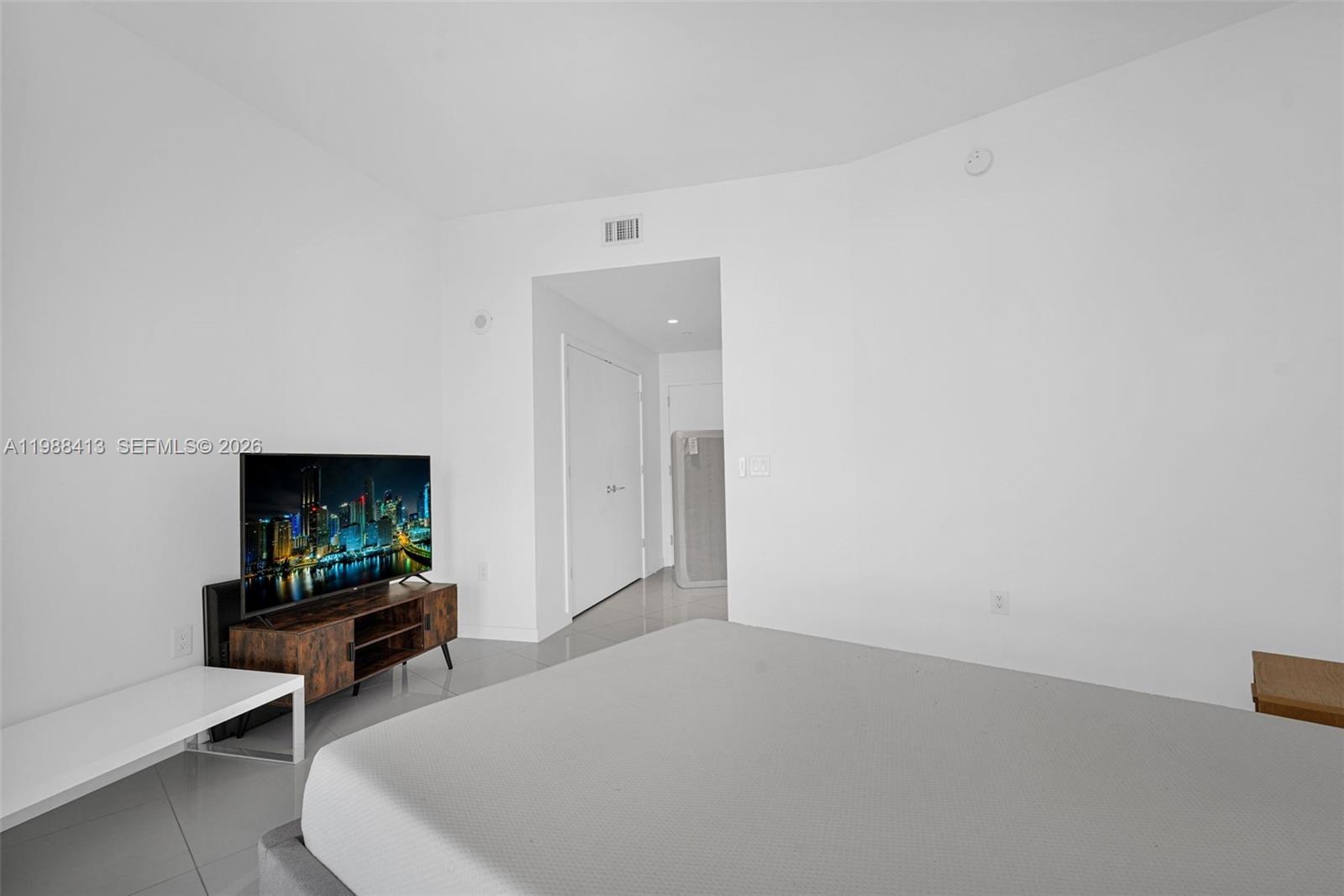 PARAMOUNT MIAMI WORLDCENT - Residential Lease