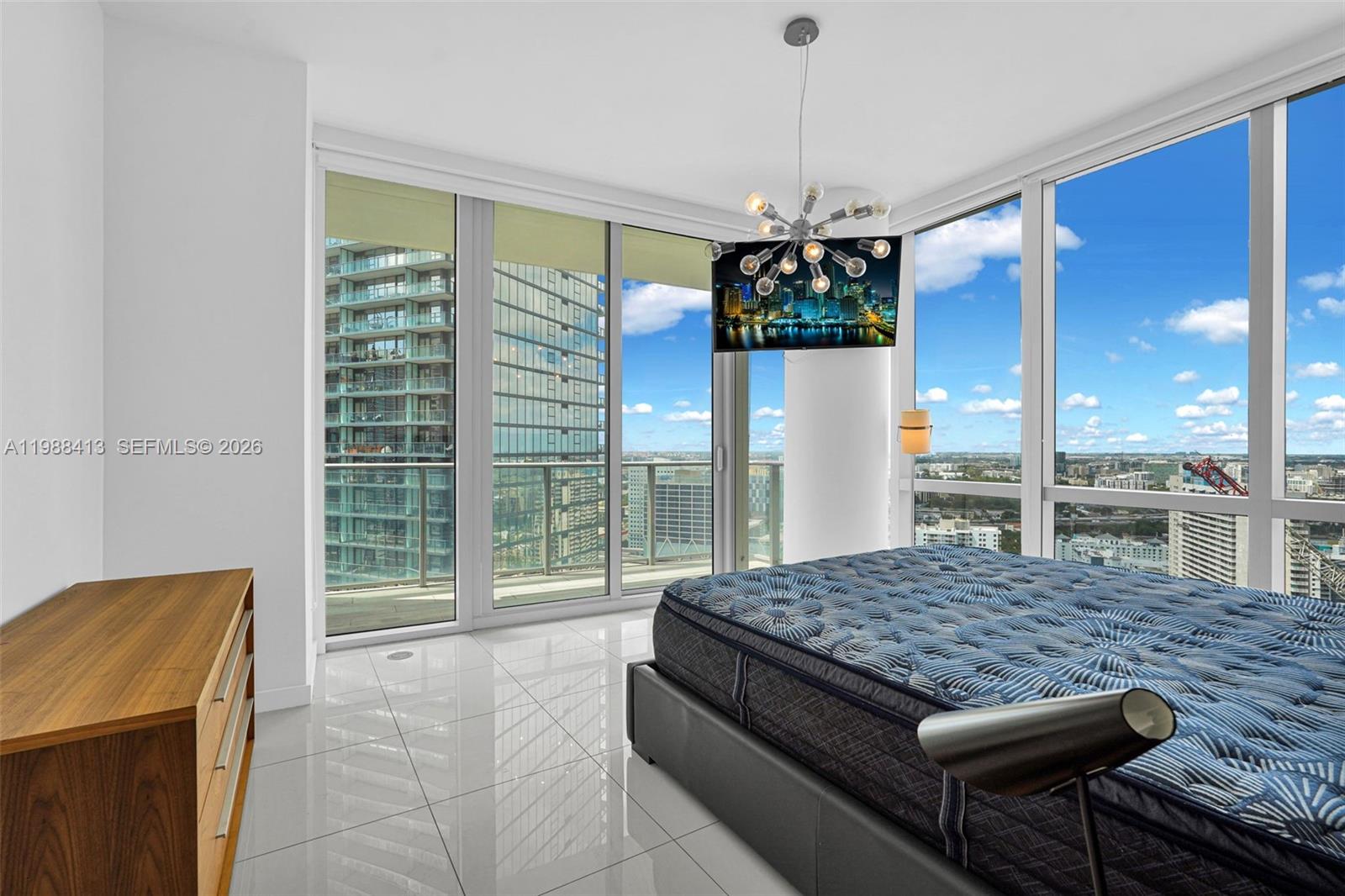 PARAMOUNT MIAMI WORLDCENT - Residential Lease