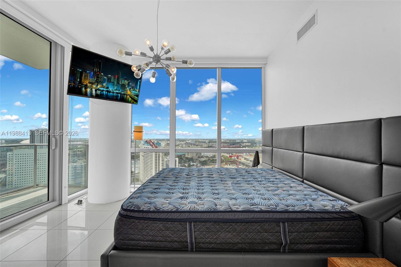 PARAMOUNT MIAMI WORLDCENT - Residential Lease