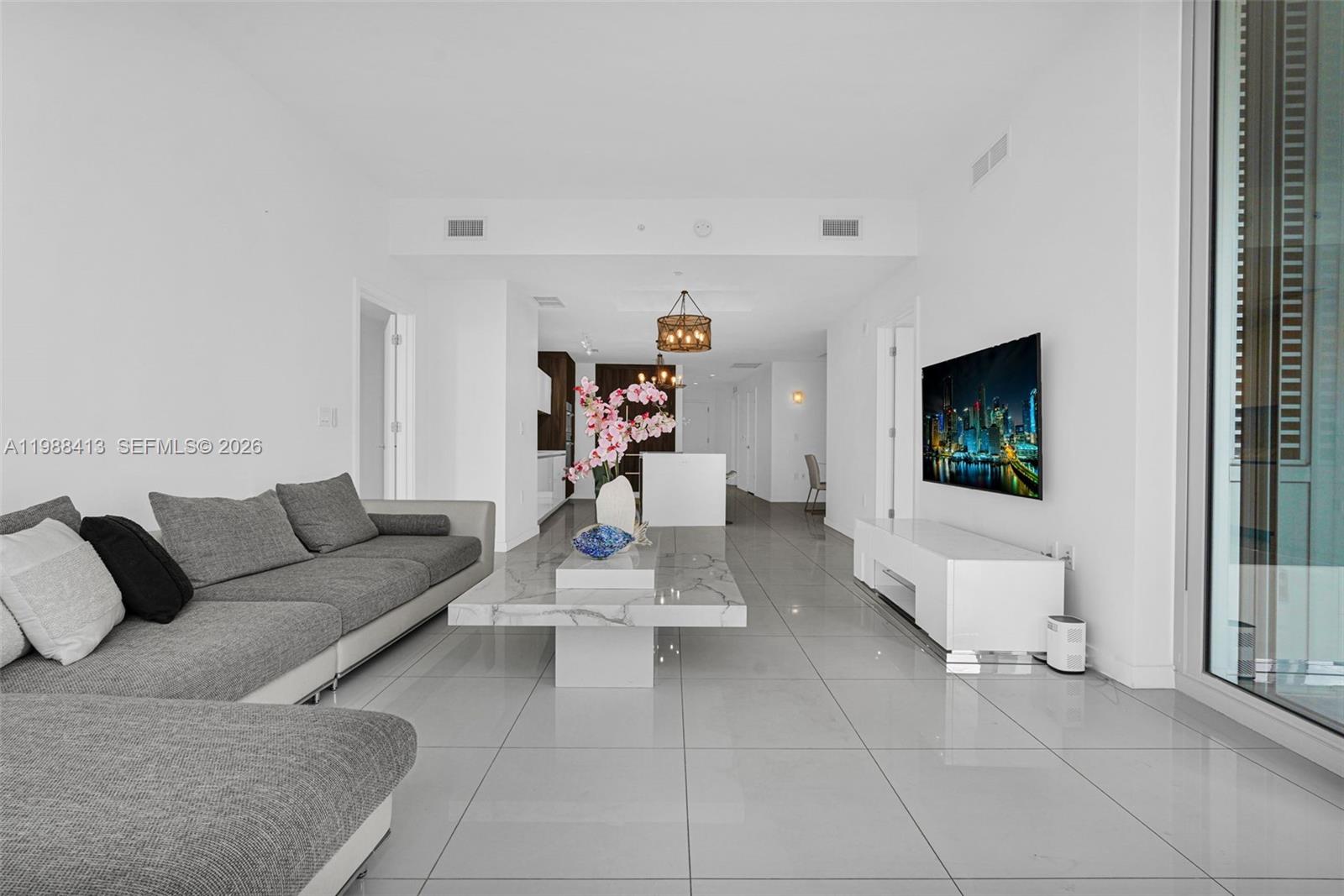 PARAMOUNT MIAMI WORLDCENT - Residential Lease