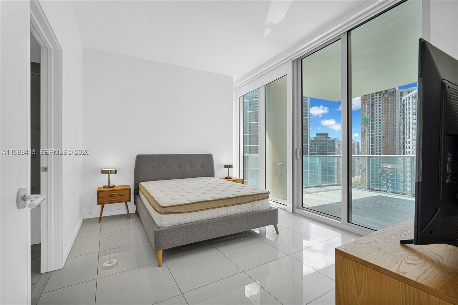 PARAMOUNT MIAMI WORLDCENT - Residential Lease