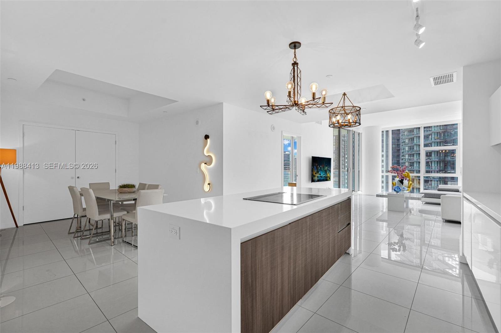 PARAMOUNT MIAMI WORLDCENT - Residential Lease