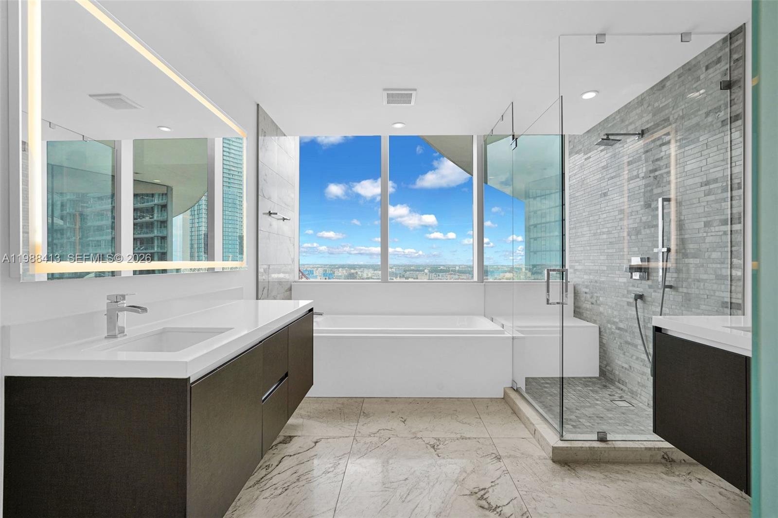 PARAMOUNT MIAMI WORLDCENT - Residential Lease