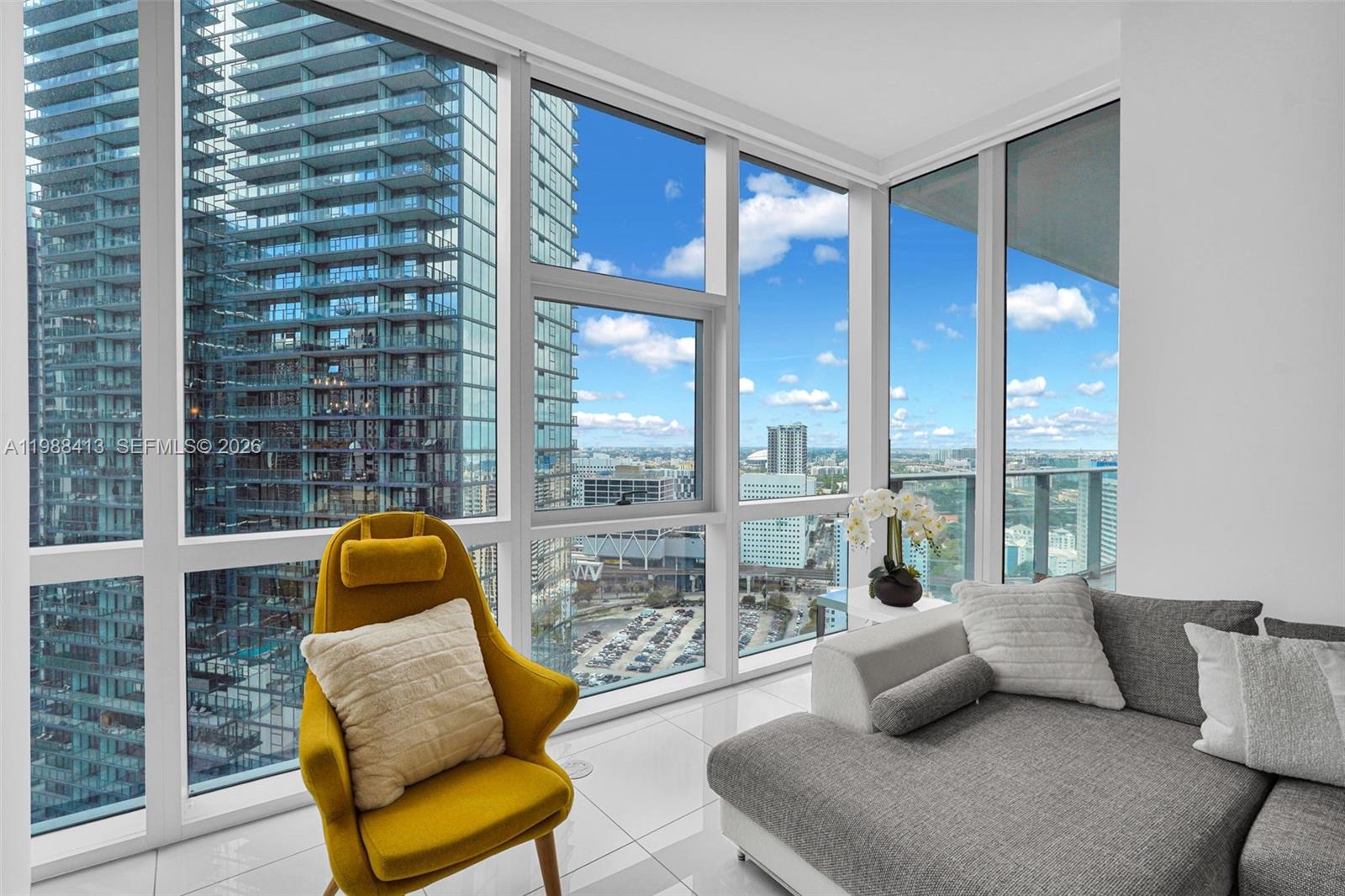 PARAMOUNT MIAMI WORLDCENT - Residential Lease