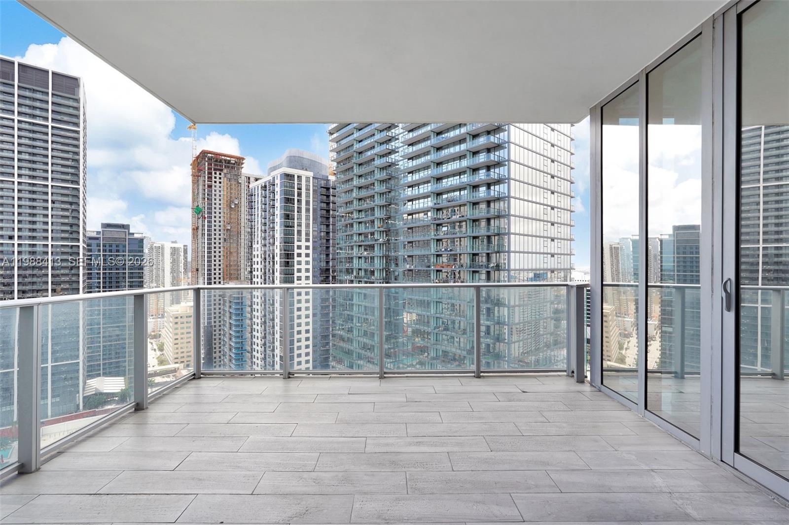 PARAMOUNT MIAMI WORLDCENT - Residential Lease