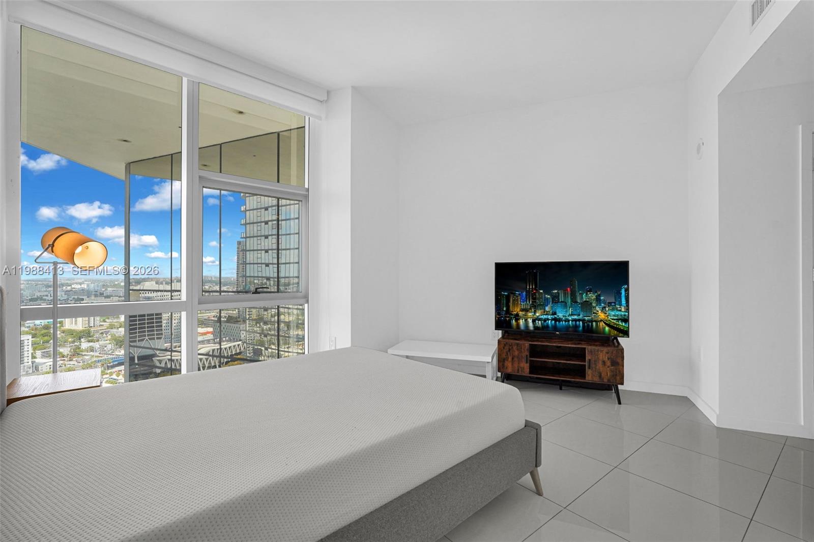 PARAMOUNT MIAMI WORLDCENT - Residential Lease