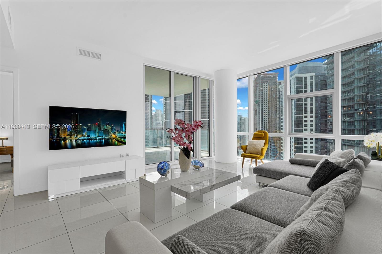 PARAMOUNT MIAMI WORLDCENT - Residential Lease