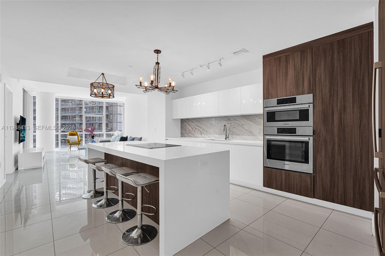 PARAMOUNT MIAMI WORLDCENT - Residential Lease