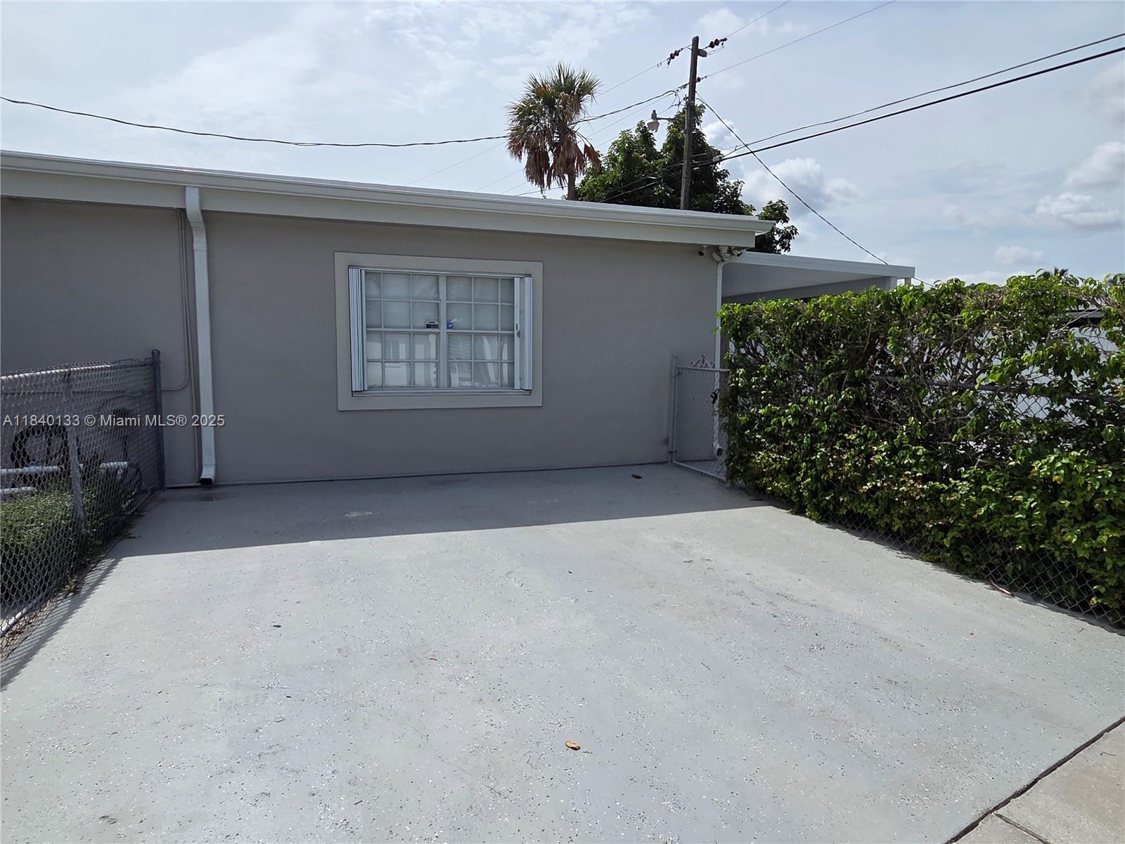 2/1, tiled, freshly painted, updated. Private enclosed patio with lanai. RENT INCLUDES WATER AND ELECTRICITY.
Pet friendly. Easy to show. Minutes from Palm Ave and Westland Mall.