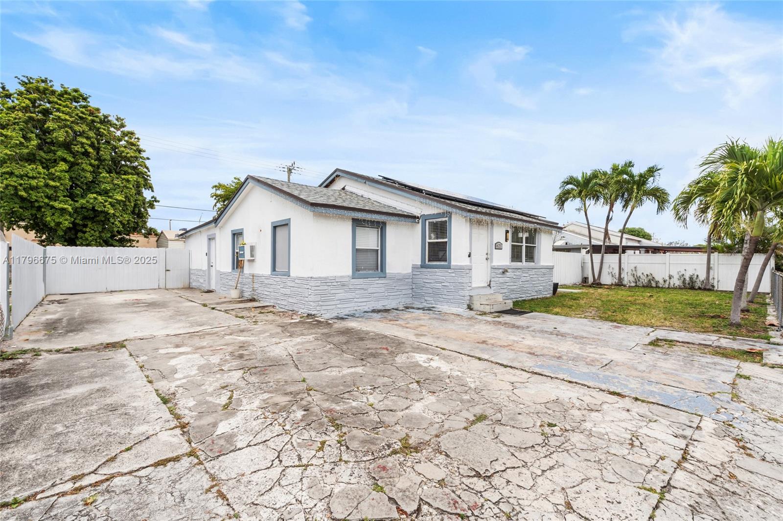 621 E 8th St, Hialeah FL 33010