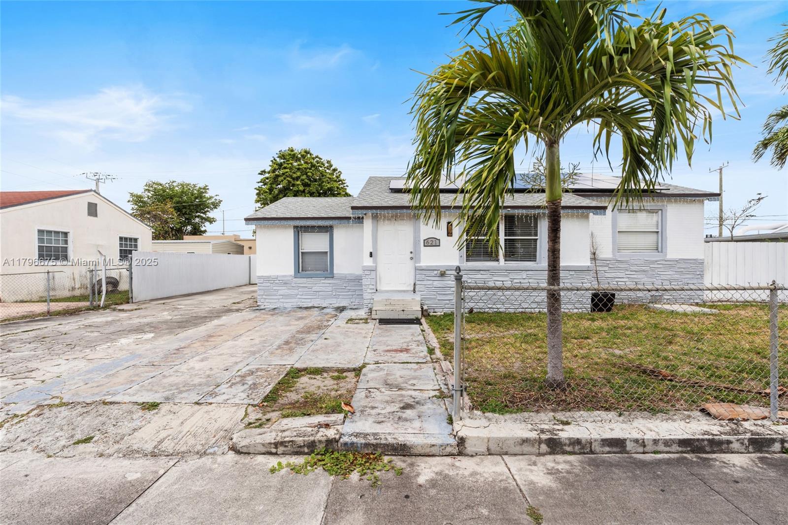 621 E 8th St, Hialeah, Miami-Dade County, Florida - 3 Bedrooms  
2 Bathrooms - 