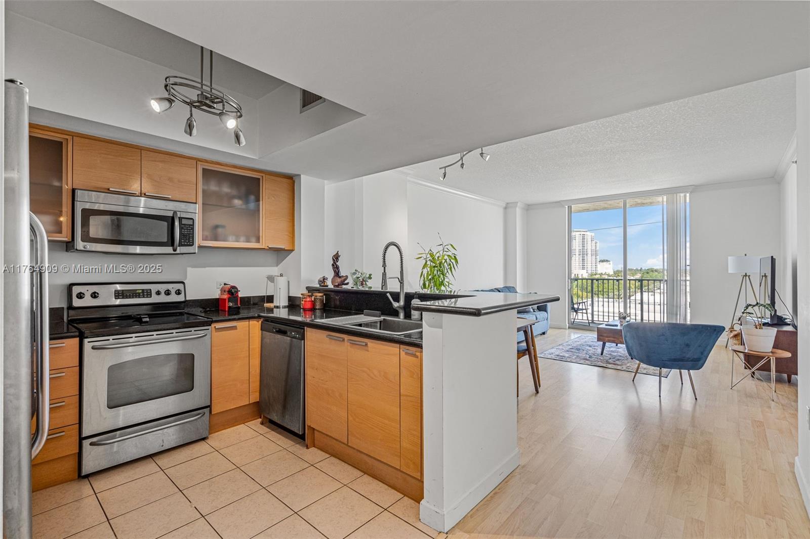 Rental Property at 140 S Dixie Hwy 515, Hollywood, Broward County, Florida - Bedrooms: 1 
Bathrooms: 1  - $2,100 MO.