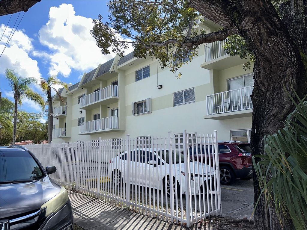 Photo of 12890 NE 8th Ave #107, North Miami, FL 33161 (MLS # A11991148)