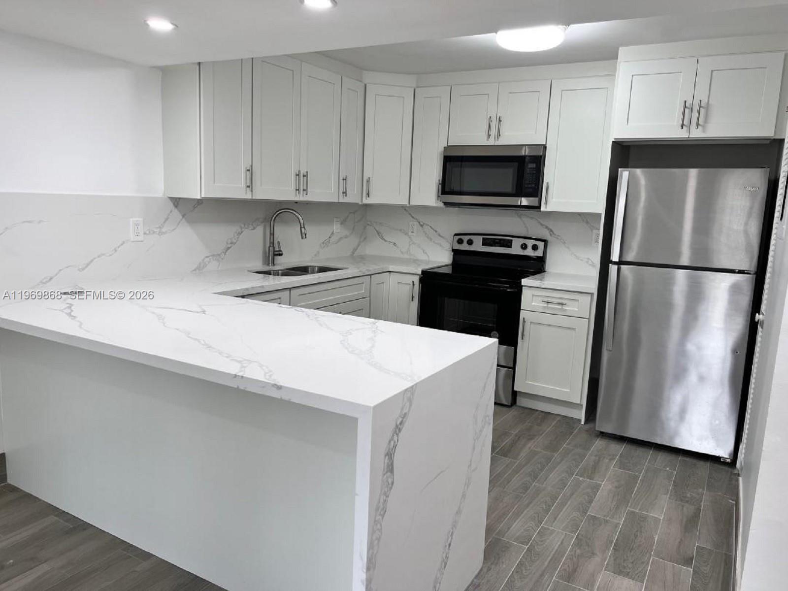 CALUSA CLUB VILG BLDG D S - Residential