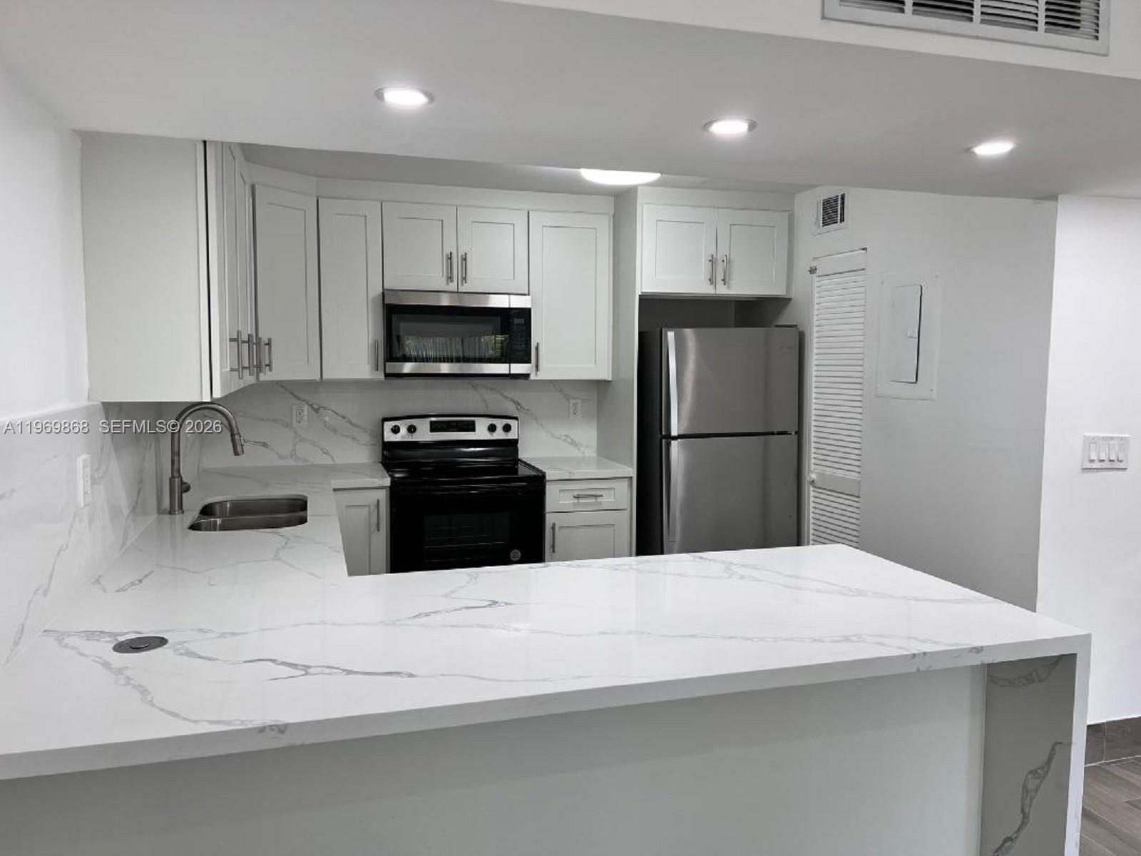 CALUSA CLUB VILG BLDG D S - Residential