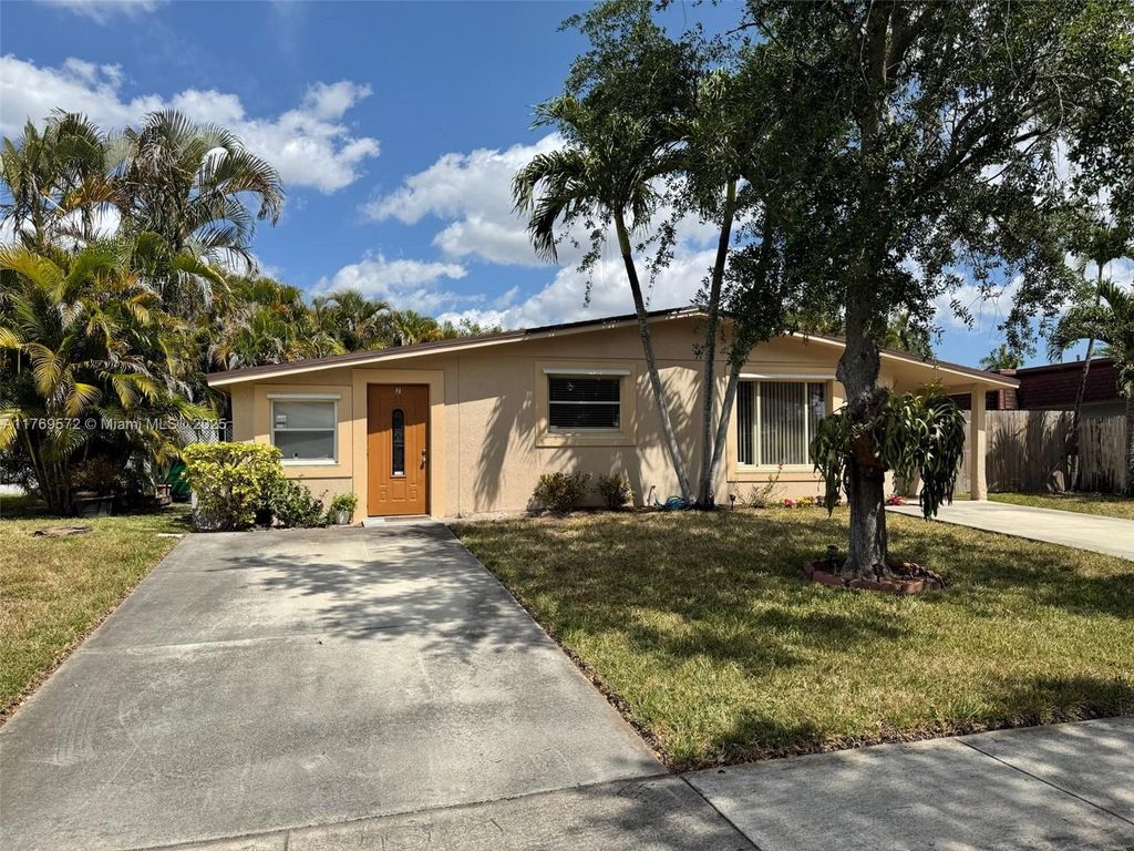 Photo of 6241 SW 37th Ct, Davie, FL 33314 (MLS # A11769572)