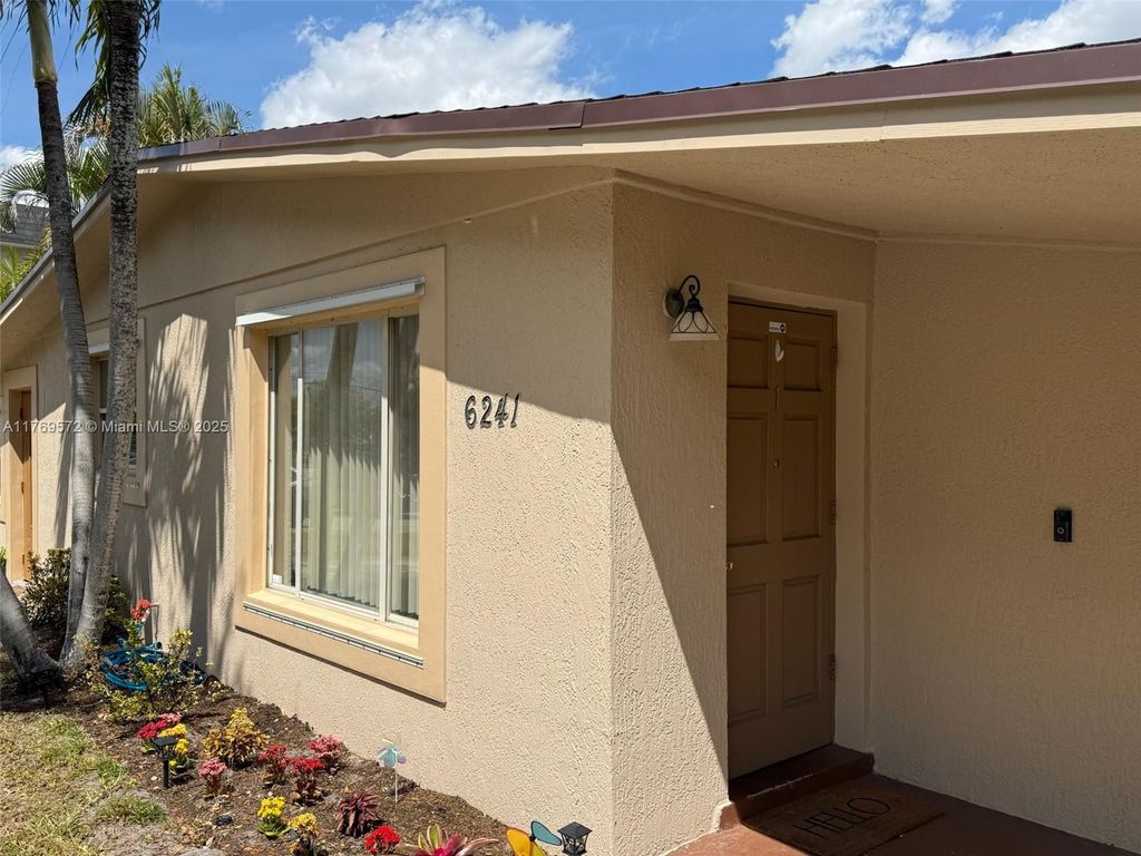 Photo of 6241 SW 37th Ct, Davie, FL 33314 (MLS # A11769572)