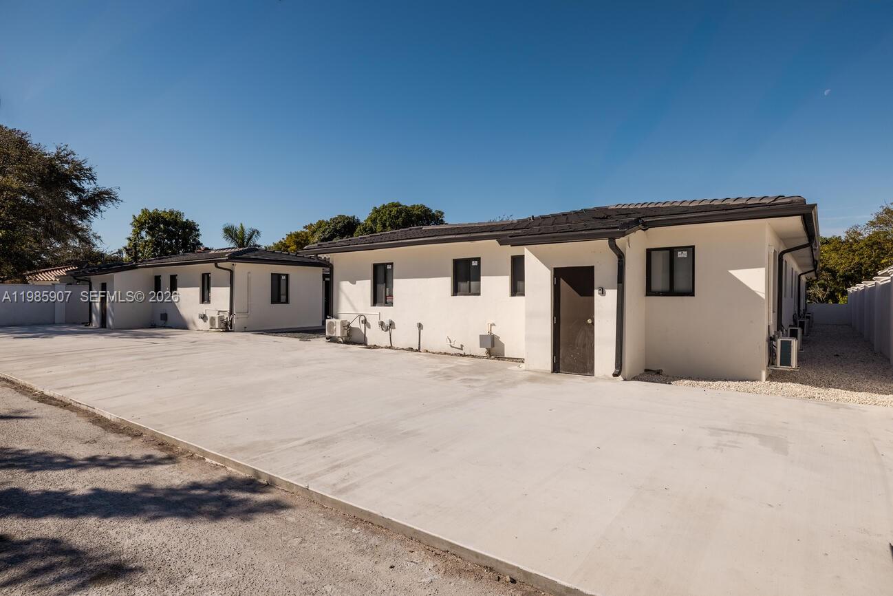 EL PORTAL - Residential Lease