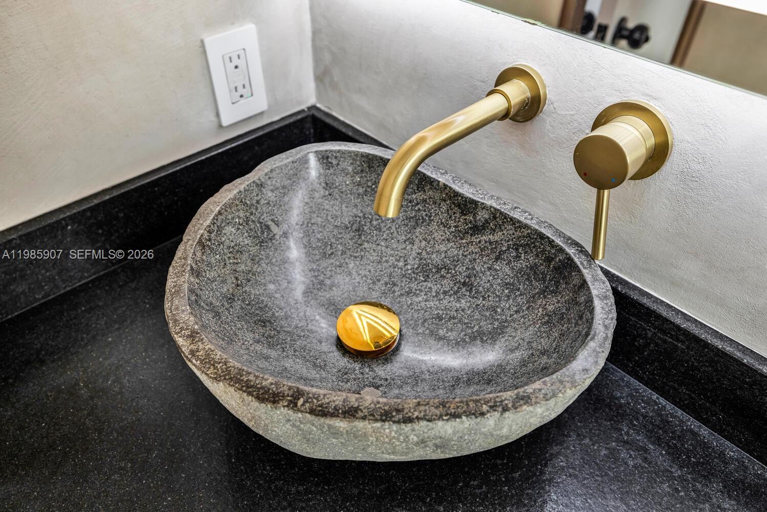 EL PORTAL - Residential Lease