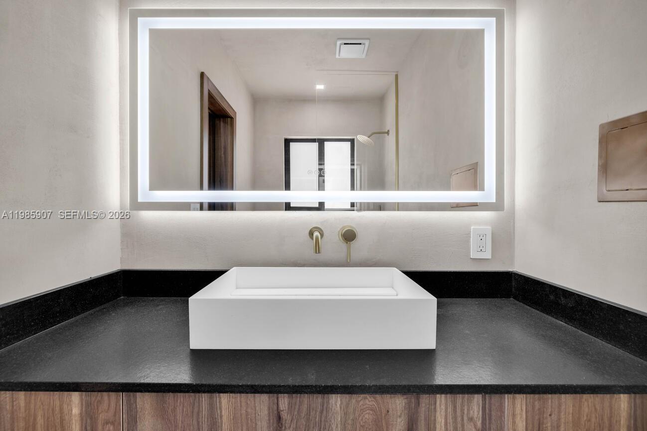 EL PORTAL - Residential Lease