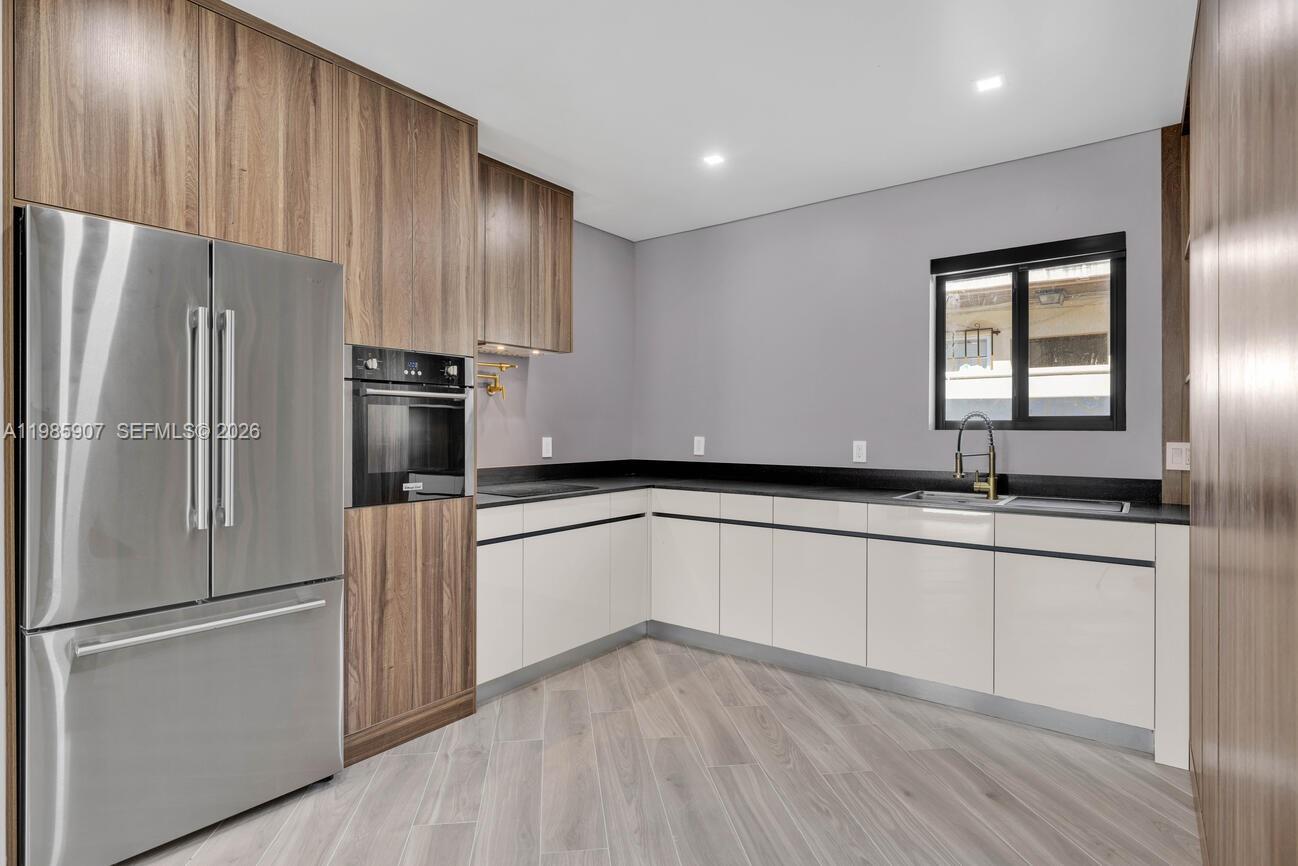 EL PORTAL - Residential Lease