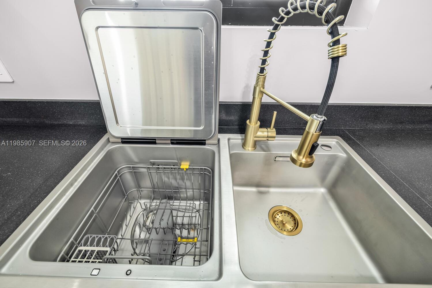 EL PORTAL - Residential Lease