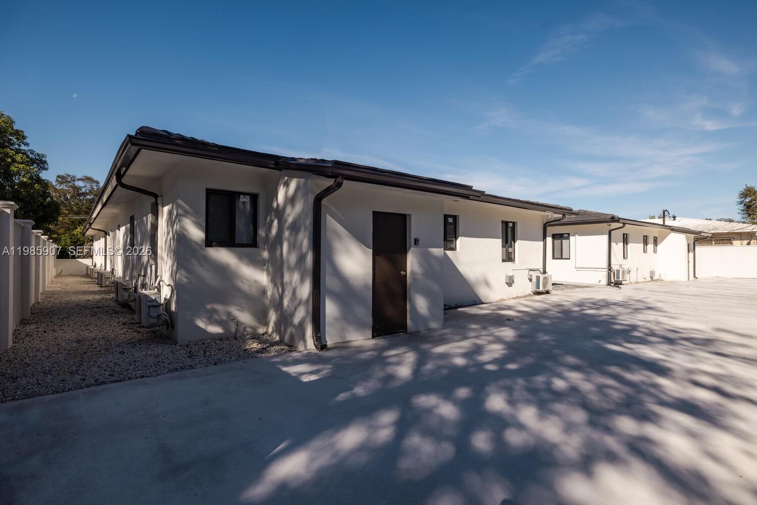 EL PORTAL - Residential Lease