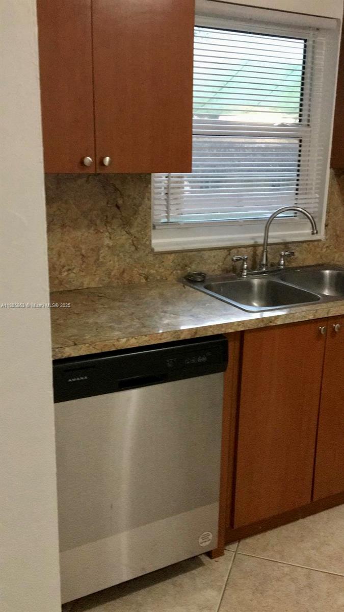 WINDERMERE CONDO NUMBER O - Residential Lease