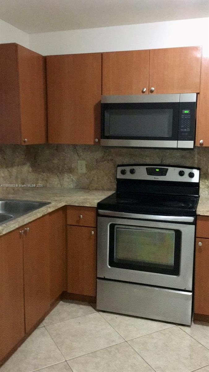 WINDERMERE CONDO NUMBER O - Residential Lease