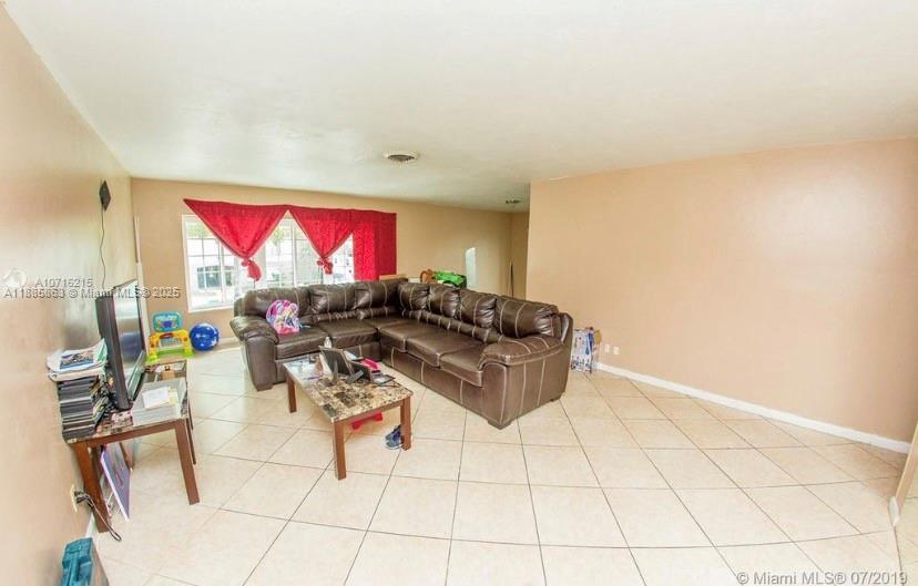 WINDERMERE CONDO NUMBER O - Residential Lease