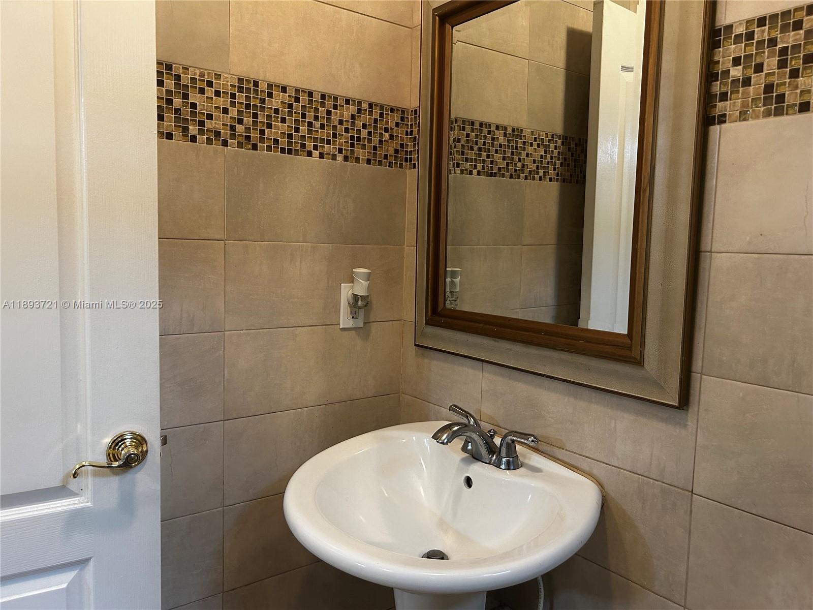 HIDDEN FOREST ESTATES - Residential Lease