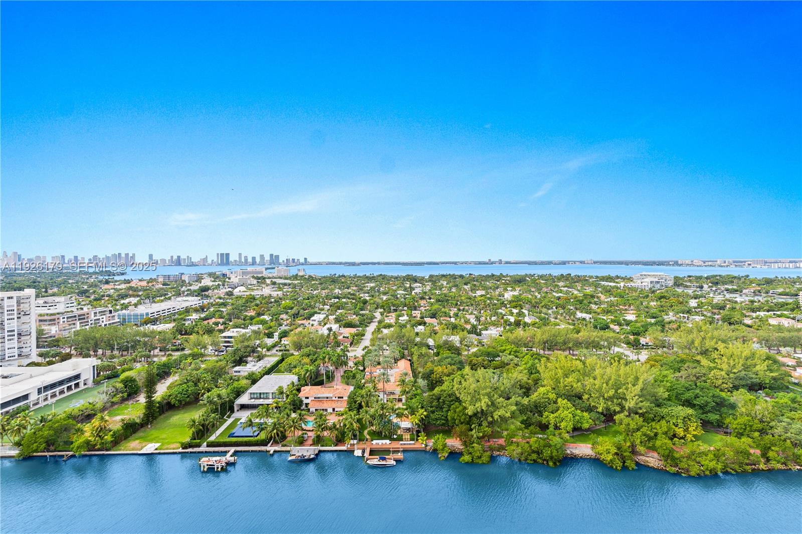 4401 Collins Ave 2517