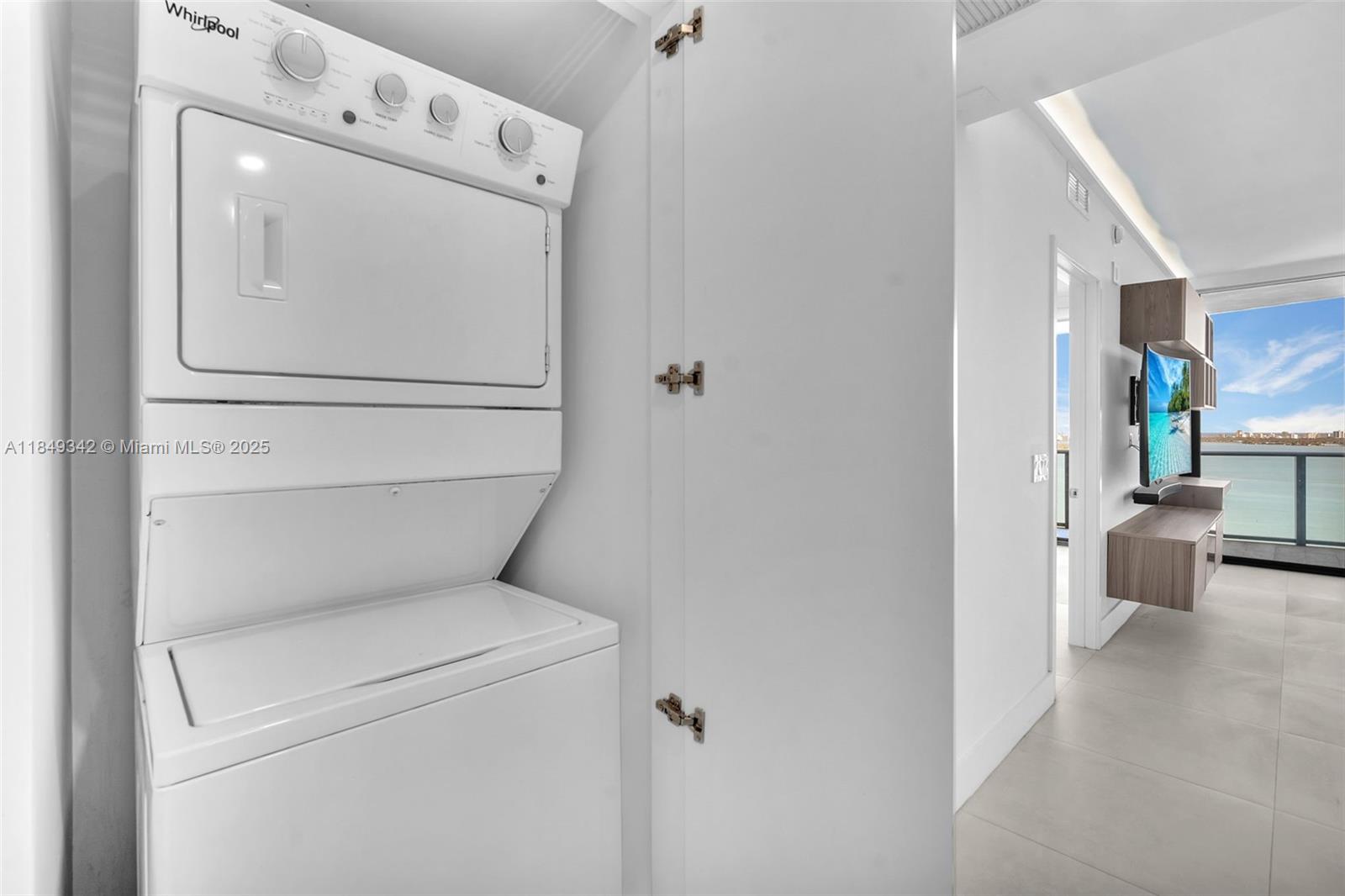 ICON BAY CONDO - Residential Lease