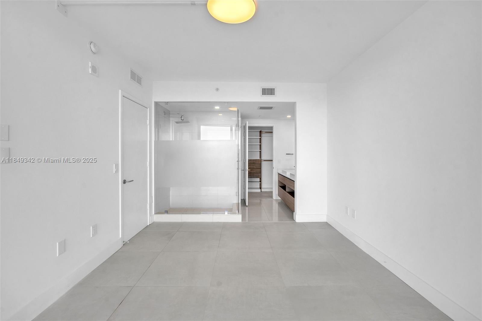 ICON BAY CONDO - Residential Lease