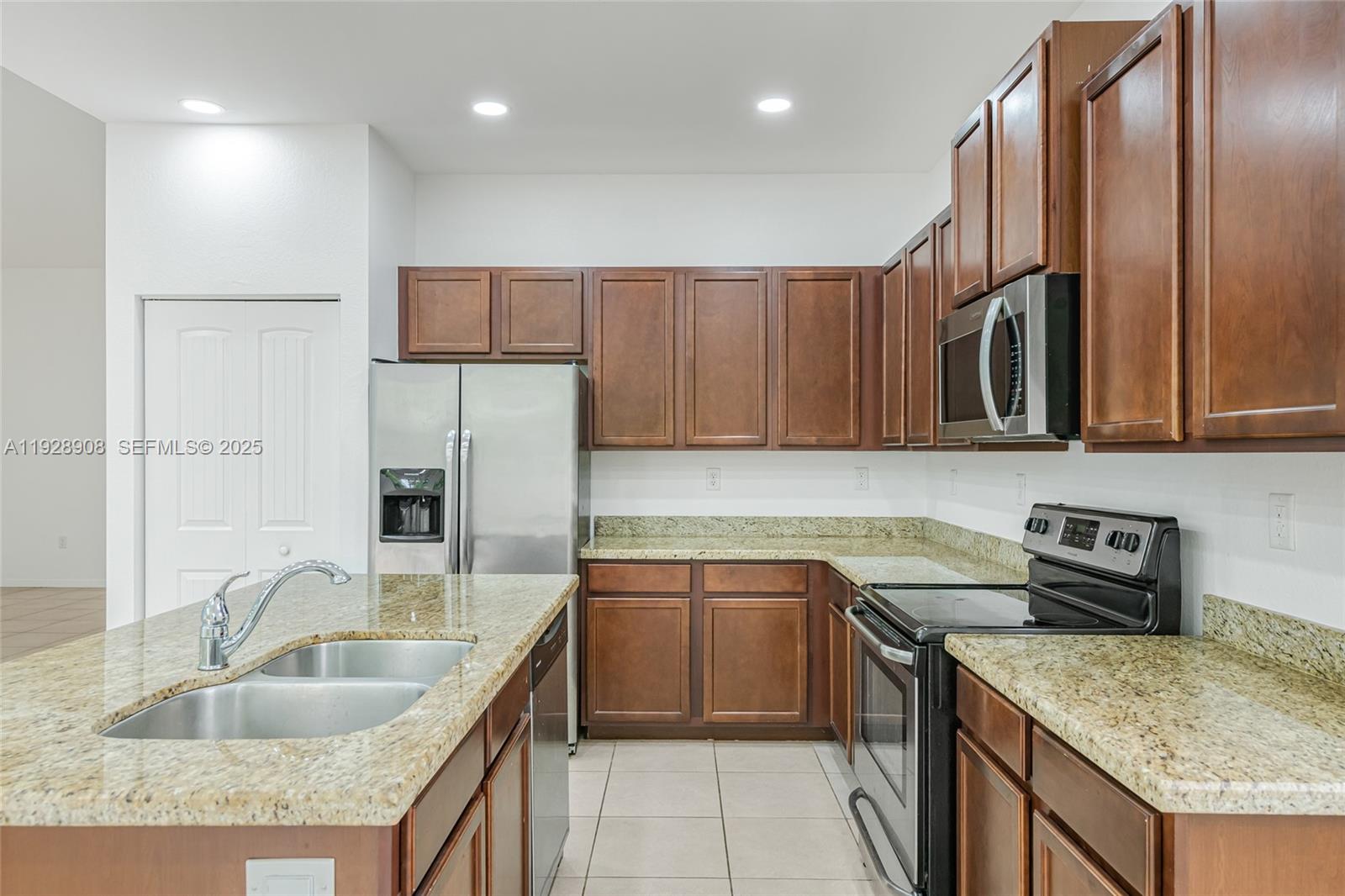 HEMINGWAY POINT - Residential