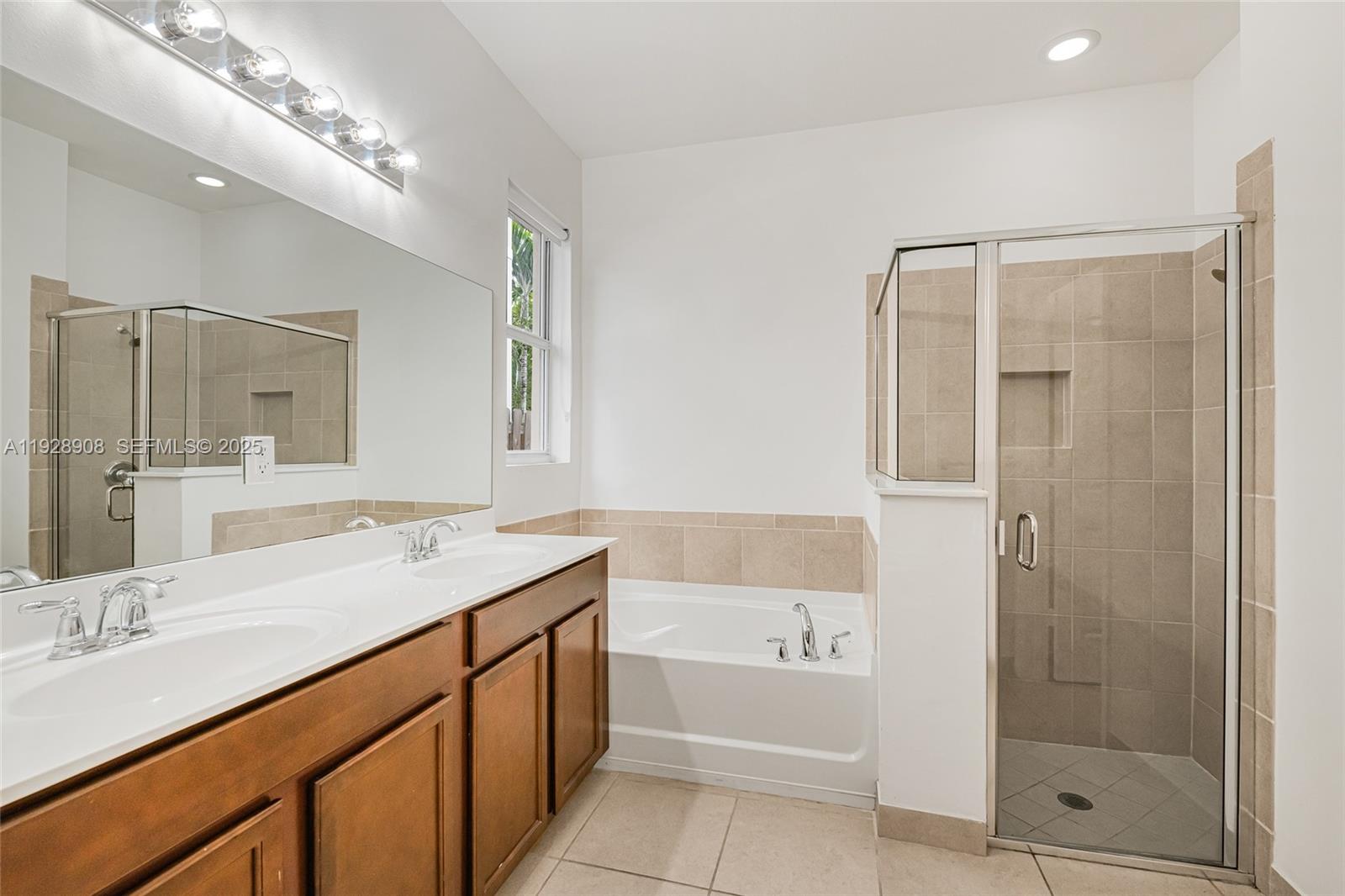 HEMINGWAY POINT - Residential