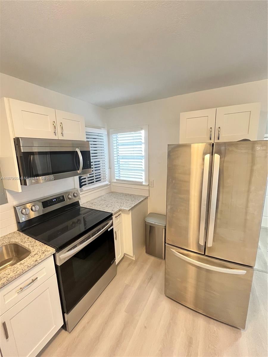 LAUDERDALE - Residential Lease
